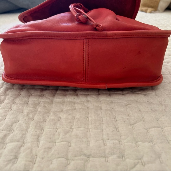 COACH Vintage 1980’s Lightweight Flap Drawstring Bag in Coral Red - RARE - Picture 4 of 16